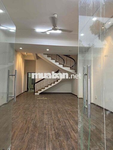 Mặt bằng 5x17 mặt tiền trung tâm Q1 - bãi xe lớn