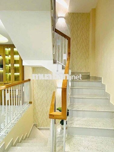 NHÀ MỚI FULL OPTION CAO CÂP SAU CĂN MẶT TIỀN,ĐƯỜNG 4,5m XE HƠI VÀO NHÀ