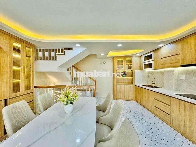 NHÀ MỚI FULL OPTION CAO CÂP SAU CĂN MẶT TIỀN,ĐƯỜNG 4,5m XE HƠI VÀO NHÀ