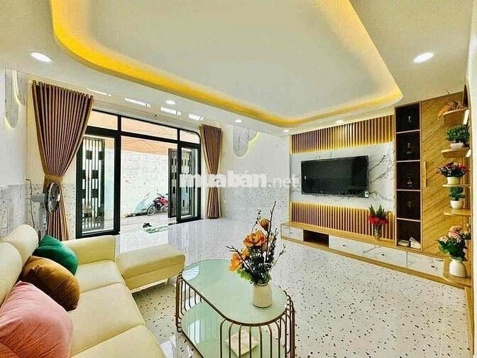 NHÀ MỚI FULL OPTION CAO CÂP SAU CĂN MẶT TIỀN,ĐƯỜNG 4,5m XE HƠI VÀO NHÀ