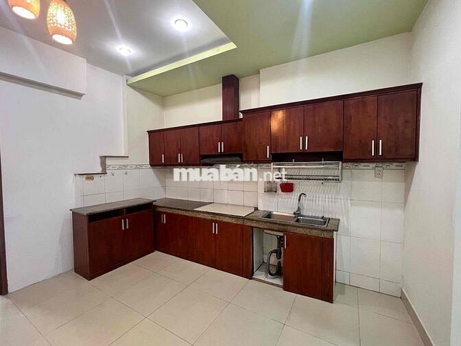 Chính chủ cho thuê phòng có bếp rộng y hình