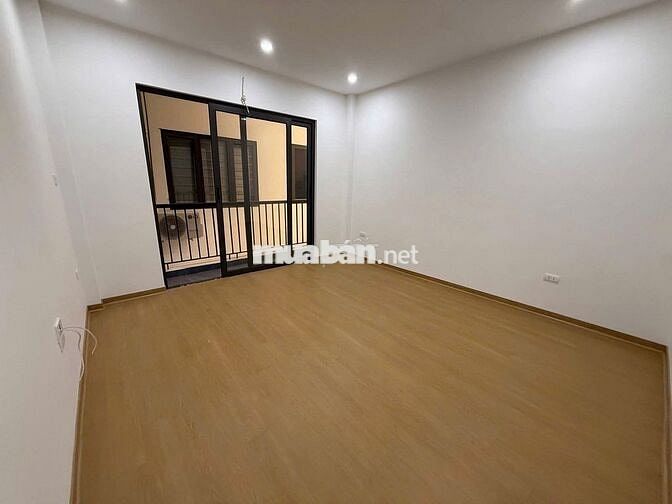 📢📢📢Nhà Mới 6 Tầng Mặt Cổ Linh đi vào 20m Đẹp Như Hình