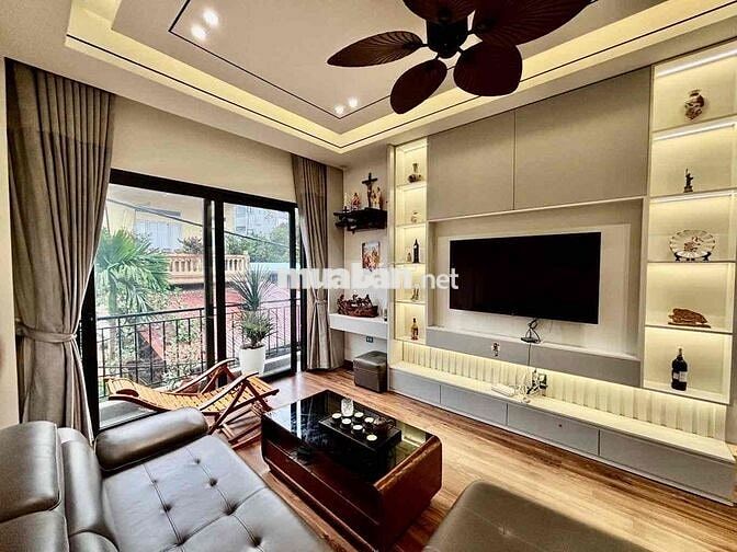 ❌NHÀ ĐẸP PỐ NGỌC THUỴ HƠN 11 TỈ Ô TÔ NGỦ TROG NHÀ. 48M.FULL NỘI THẤT❌