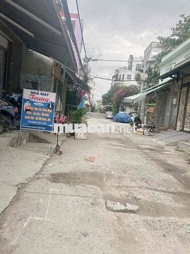 nhà thuê đường xe hơi, 72m2, 1trệt1lửng, 3PN, sạch sẽ 9tr/1tháng