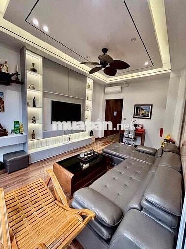 ❌NHÀ ĐẸP PỐ NGỌC THUỴ HƠN 11 TỈ Ô TÔ NGỦ TROG NHÀ. 48M.FULL NỘI THẤT❌