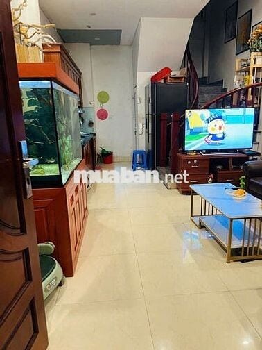 Nhà 4.5 tầng ô tô lùi vào cửa Thạch Bàn – 4.x tỷ