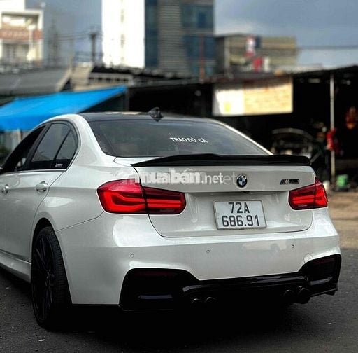 BMW 3 Series 2015 320i - 85000 km đồ chơ nhiều