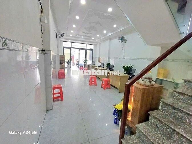 Nhà mới dt rộng, mặt tiền đường đông đúc thuận tiện kd buon ban ,6p