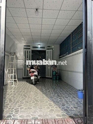 Nhà mới ,sân ôtô, đường 10m. Kdc đồng bộ, 5p ,sân thương.