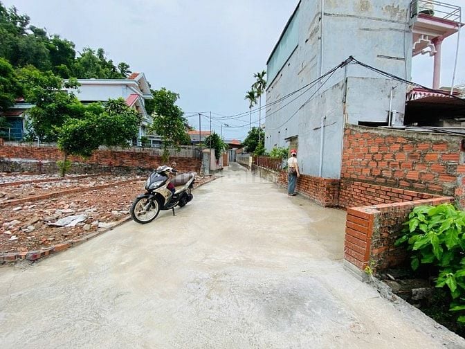 Hạ giá bán nhanh  1 lô Góc Trung Tâm TT Núi Đèo, Tuyến 2 Đường 25/1