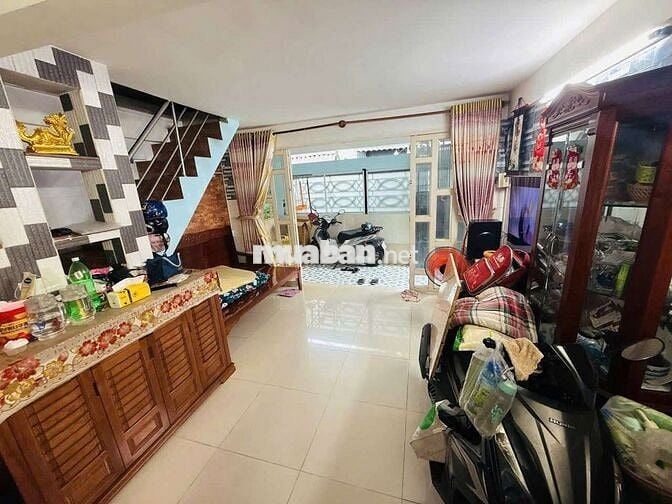 Nhà shr Huỳnh Tấn Phát kế KCX Tân Thuận đi Quận 1 rất gần nở hậu
