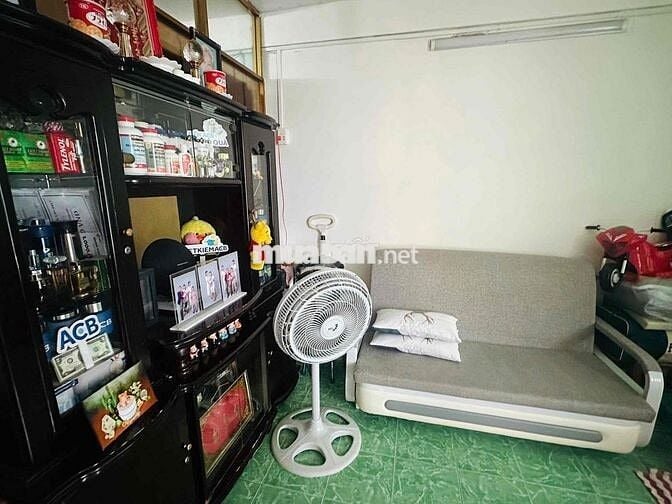 lầu 1- chung cư Đinh Liệt- mặt chợ nguyễn sơn.