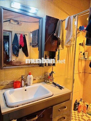 Căn hộ tập thể tầng 1 tt Cầu Giấy – ô tô đỗ cổng, thoáng mát cây xanh