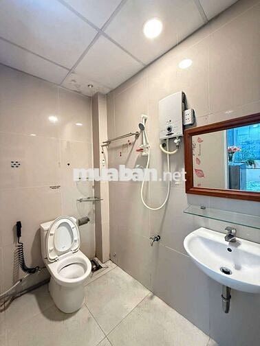 Cửa sổ trời view kính đẹp đẽ, Thang Máy, đường lớn, sạch sẽ thoáng mát