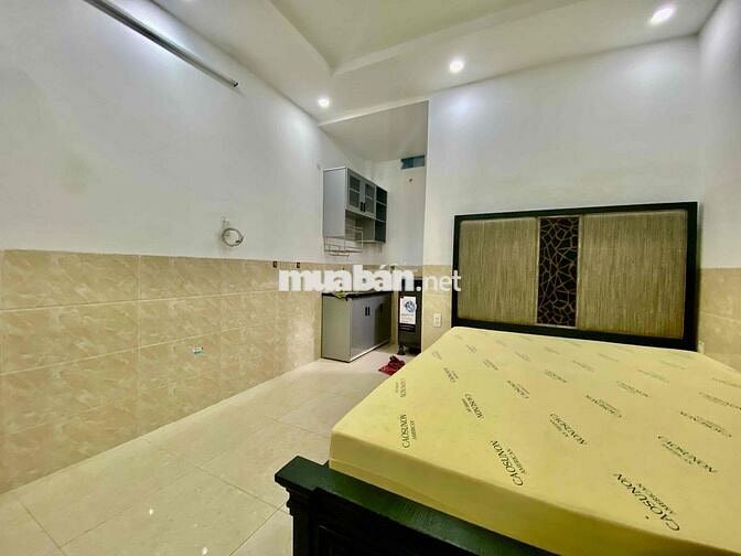 CHO THUÊ STUDIO BAN CÔNG CỬA SỔ TRỜI SÁT BÊN UTH,FTU,HUTECH,UEF,…