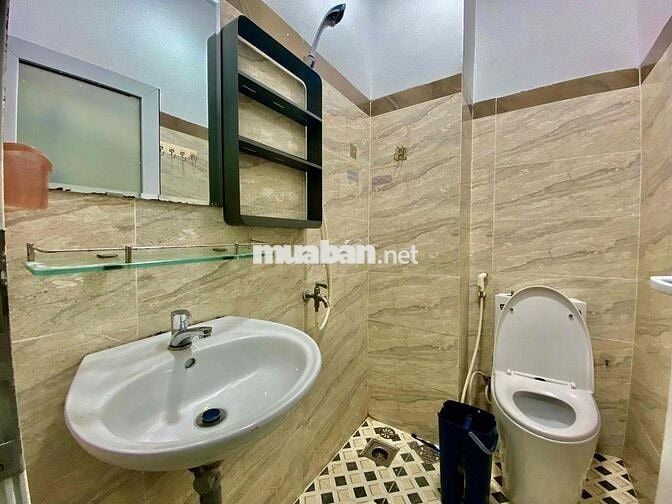CHO THUÊ STUDIO BAN CÔNG CỬA SỔ TRỜI SÁT BÊN UTH,FTU,HUTECH,UEF,…