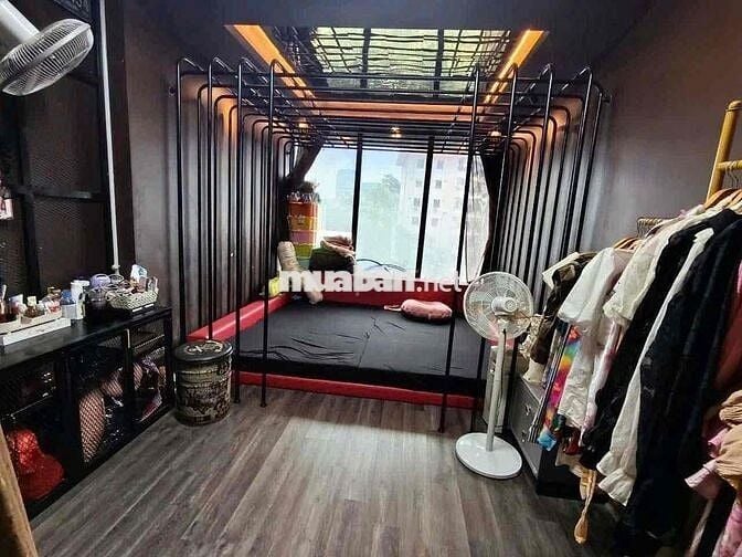 Căn hộ tập thể Bưu Điện, tt Cầu Giấy, mặt ngõ, thoáng sáng, ô tô đỗ