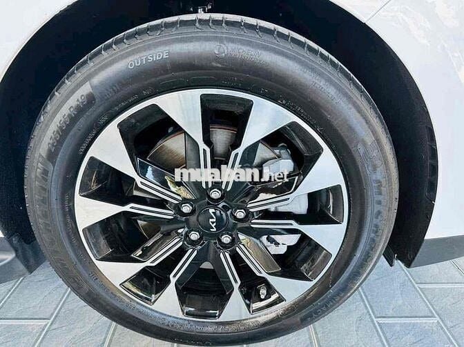 Kia Carnival 2022 2.2D Signature Km: 32.000