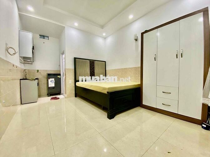 CHO THUÊ STUDIO BAN CÔNG CỬA SỔ TRỜI SÁT BÊN UTH,FTU,HUTECH,UEF,…