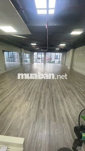 🏢 Cho thuê văn phòng tầng 4 – 160m² – Lạc Long Quân, Tây Hồ