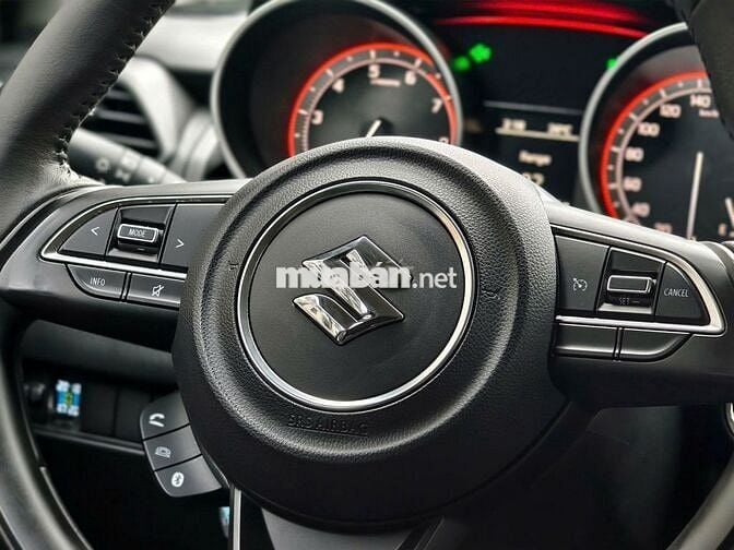 Siêu lướt - Suzuki Swift 2023 - odo chưa tới 12k