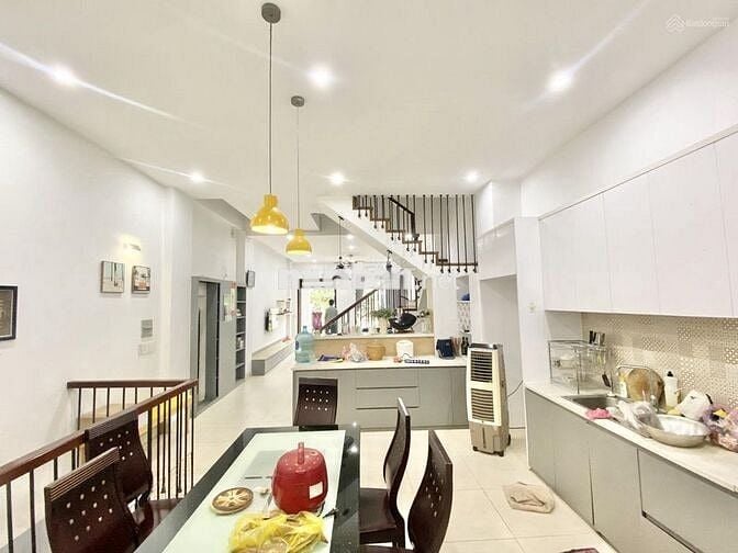 CHO THUÊ NHÀ HXH PHỔ QUANG_ 5X20M_ TRỆT 3 LẦU SẴN MÁY LẠNH