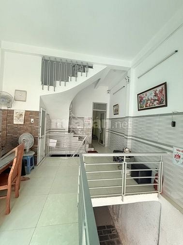 Bán nhà trọ 5lầu hầm HXH Phạm Văn Đồng 81m2 ngang 4.5m 12.5 tỷ sát TSN