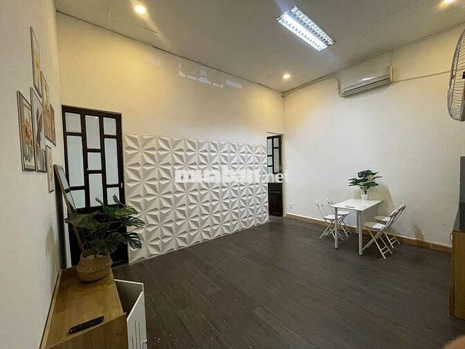 CHO THUÊ CĂN HỘ CÓ GÁC, CHDV 2 PN RỘNG 60M2, BẾP, WC RIÊNG GẦN SÂN BAY