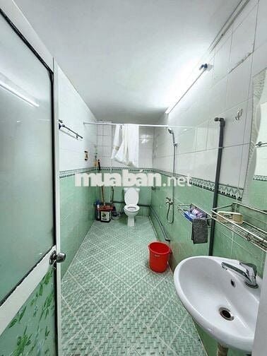 CHO THUÊ CĂN HỘ CÓ GÁC, CHDV 2 PN RỘNG 60M2, BẾP, WC RIÊNG GẦN SÂN BAY
