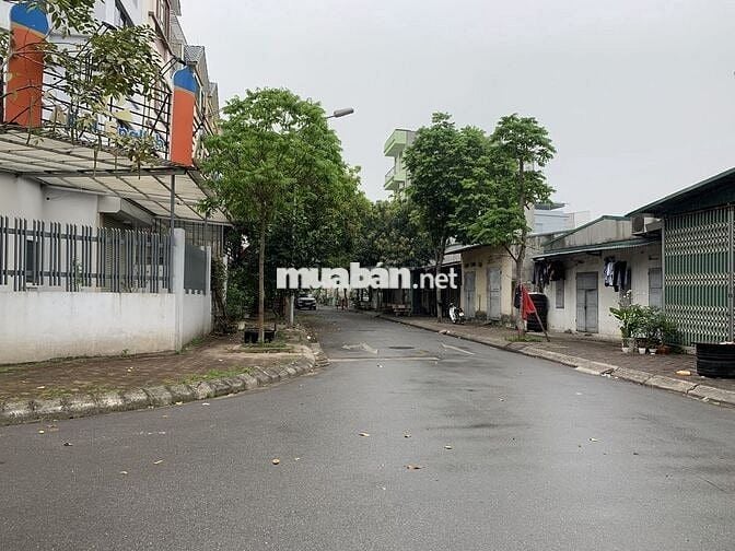 Chính chủ cần bán 55m đất tái định cư Thạch Bàn, đường 13m vỉa hè