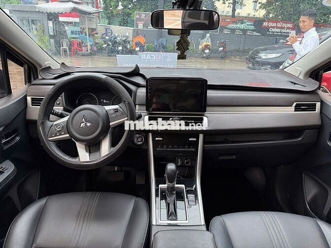 Mitsubishi Xpander Pre 2023 - 20000 km