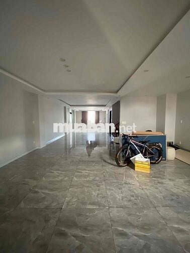 TOÀ VĂN PHÒNG CÓ THANG MÁY SÀN TRỐNG SUỐT - DTST 900m2- TÂN KỲ TÂN QUÝ