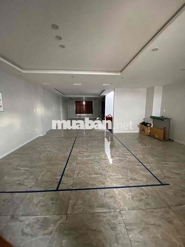 TOÀ VĂN PHÒNG CÓ THANG MÁY SÀN TRỐNG SUỐT - DTST 900m2- TÂN KỲ TÂN QUÝ