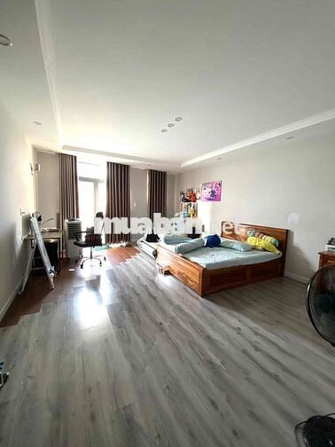 TOÀ VĂN PHÒNG CÓ THANG MÁY SÀN TRỐNG SUỐT - DTST 900m2- TÂN KỲ TÂN QUÝ