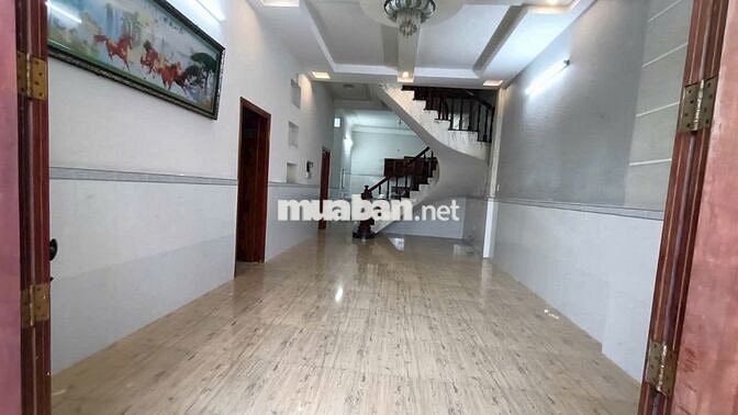 Cho thuê Nhà 8 triệu 4 phòng ngủ có sân đậu ô tô