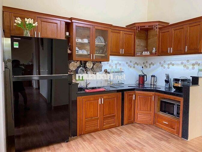Cho thuê nhà vườn 500m2 hẻm 327 Y Moan có nội thất
