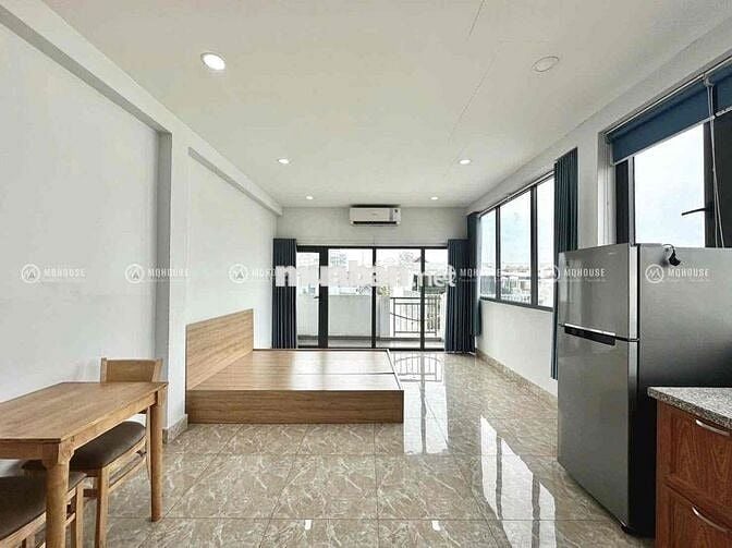 Penthouse ban công, full nội thất, phòng rộng 45m2 ngay Aeon Tân Phú