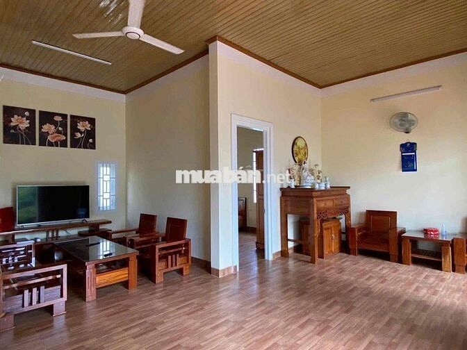 Cho thuê nhà vườn 500m2 hẻm 327 Y Moan có nội thất