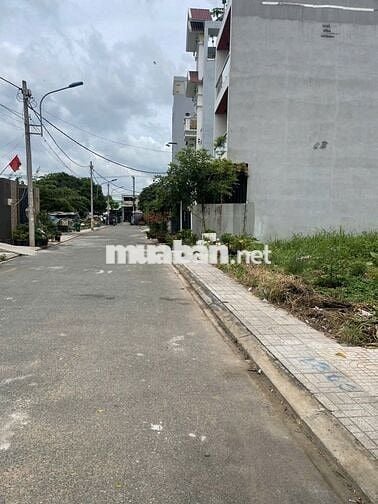 Bán gấp đất thị Trấn Cần Đước, 94m2, chỉ 350tr, gần ngay Chợ , UBND