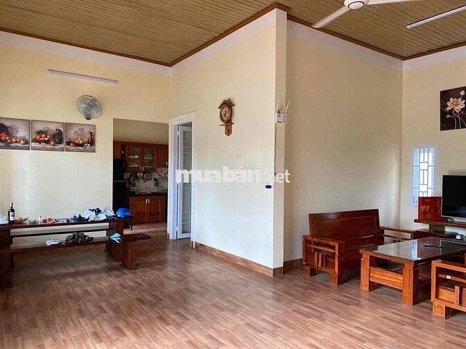 Cho thuê nhà vườn 500m2 hẻm 327 Y Moan có nội thất