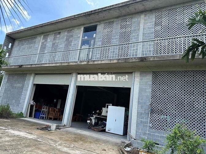 ngộp ngân hàng cần bán gấp 5000m2 có thổ cư 300m , 2 mặt tiền