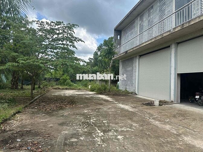 ngộp ngân hàng cần bán gấp 5000m2 có thổ cư 300m , 2 mặt tiền