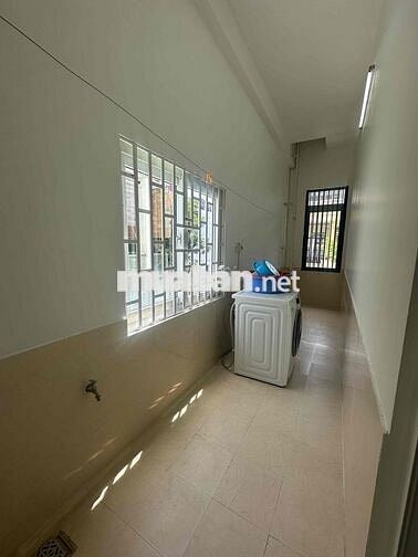 NHÀ 3 TẦNG MẶT TIỀN LÊ VĂN THỊNH- CÓ NỘI THẤT