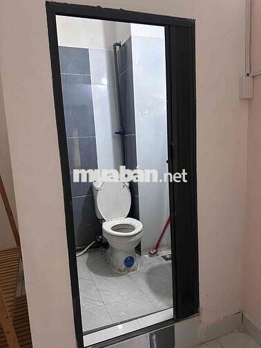 phong Q10 thoáng mát có cửa sổ
