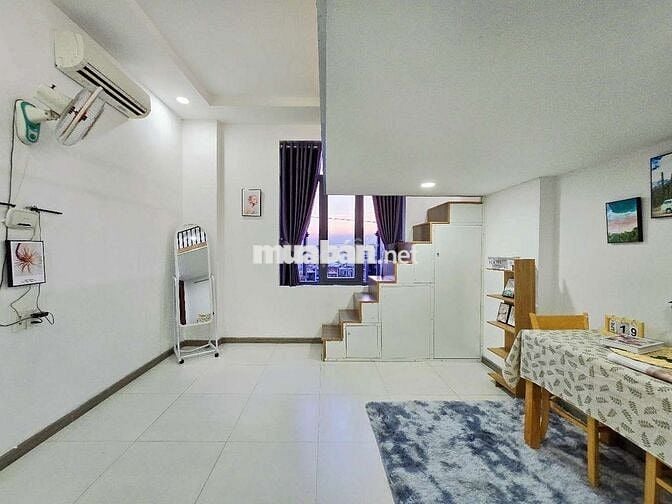Cho thuê phòng có gác cửa sổ trời rộng ở chợ Hoàng Hoa Thám - Tân Bình