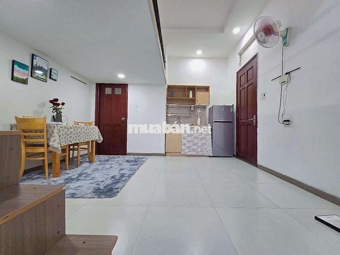Cho thuê phòng có gác cửa sổ trời rộng ở chợ Hoàng Hoa Thám - Tân Bình