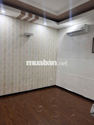 Phòng trọ giờ giấc tự do, đương huỳnh văn nghệ