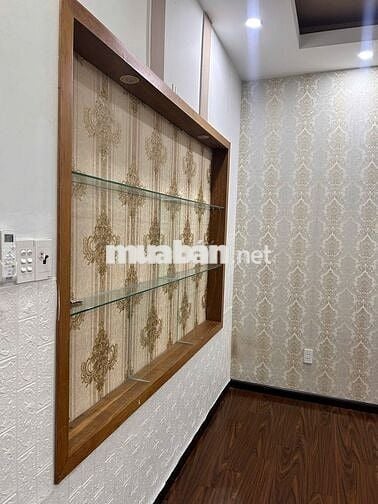 Phòng trọ giờ giấc tự do, đương huỳnh văn nghệ
