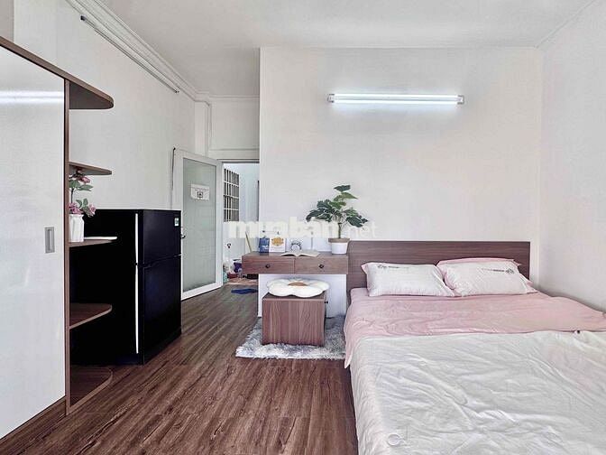 Căn hộ CC full nội thất có ban công cực lớn TT Phú Nhuận - Tân Bình