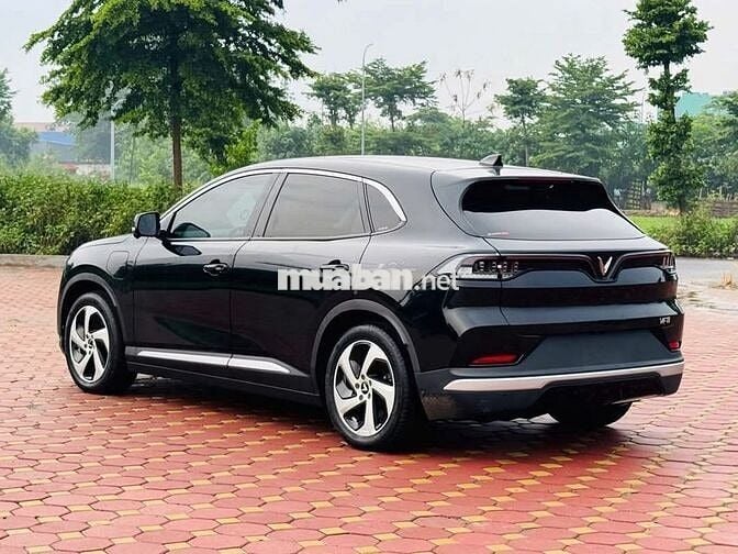 VinFast VF8 2023 Eco - GF - Màu đen NT đen